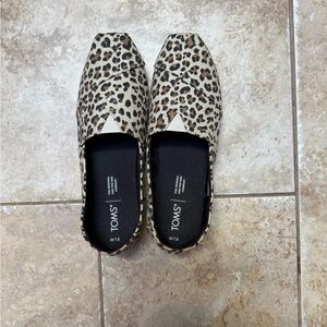 TOMS Cheetah Print Women's Flats size 7